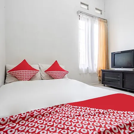 Oyo 94102 Kuningan Guest House Syariah